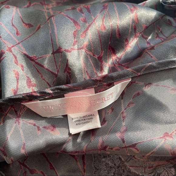 Y2K VTG Victoria’s Secret Satin and Silver Lace Slip Dress - Picture 8 of 13